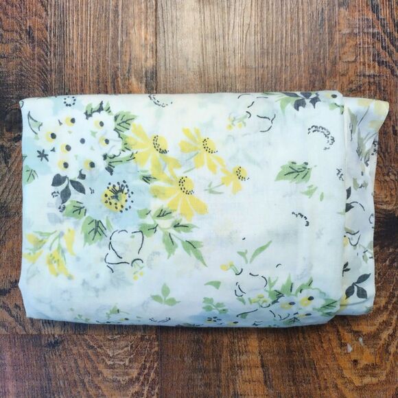 Vintage Pequot Daisy Print Flat Sheet Full/Double Retro Quilting Crafts Textiles - Picture 1 of 4
